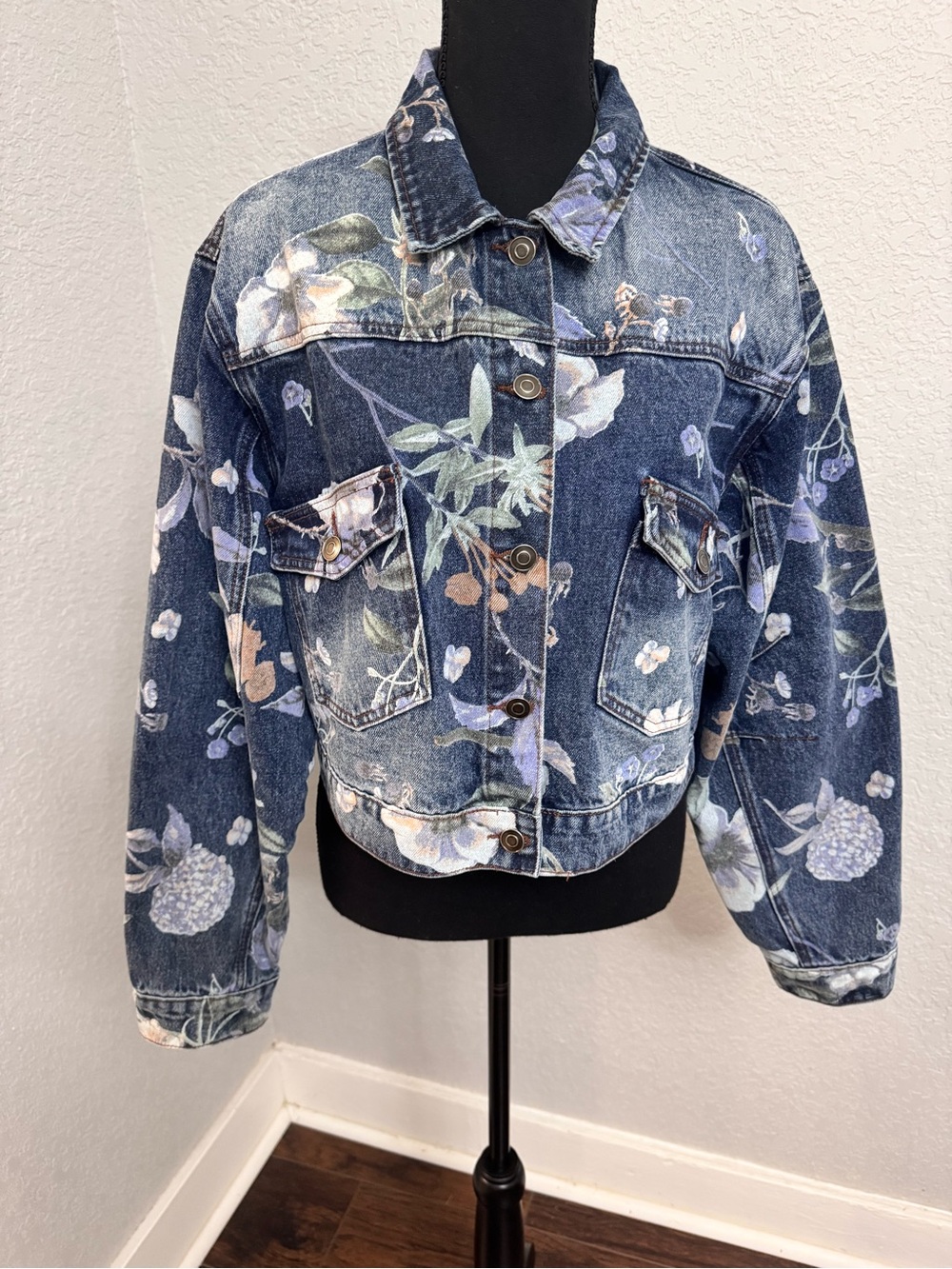 100% Cotton Floral Print Cropped Denim Jacket - Blue Barrel Sleeves NWOT - Picture 3 of 16